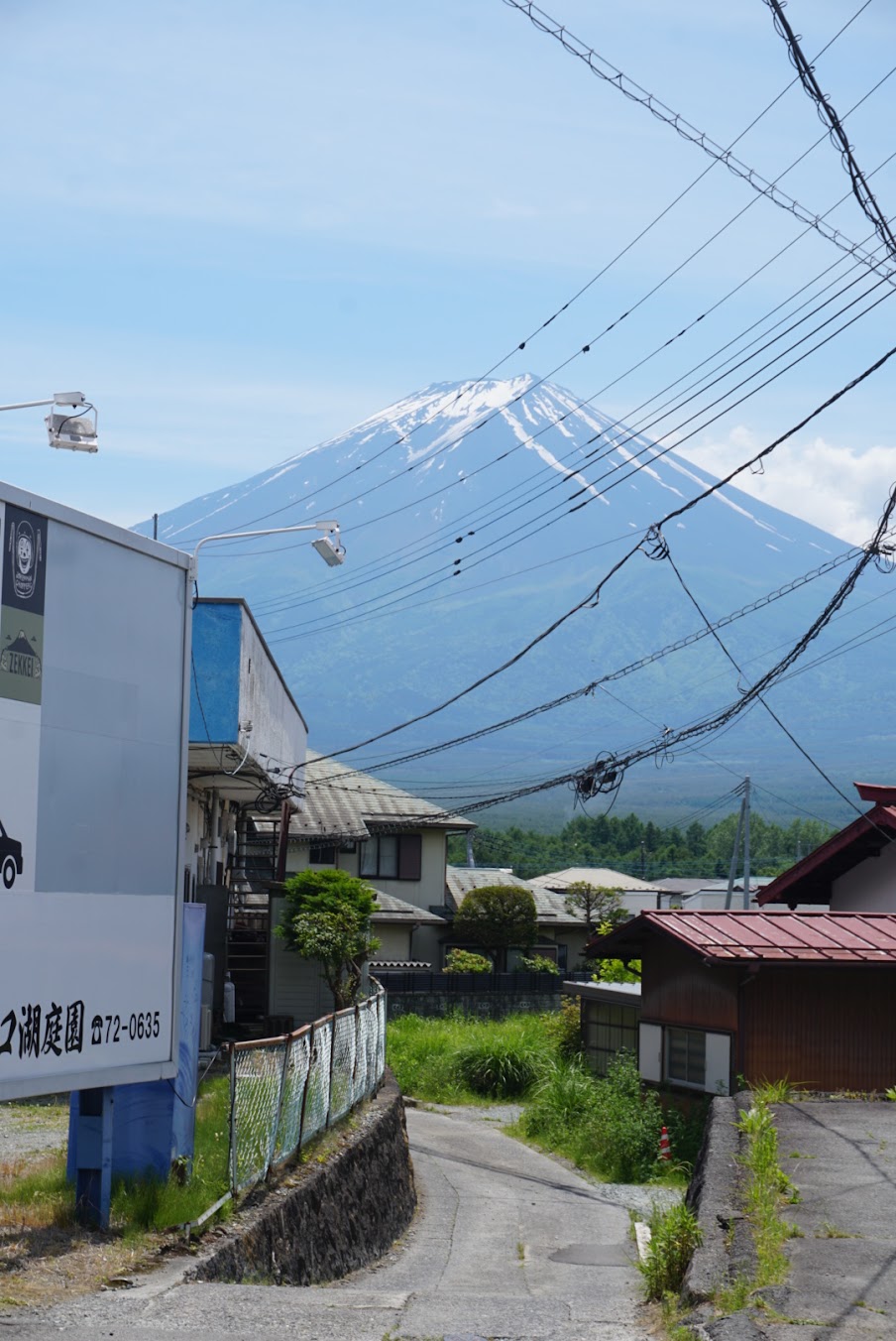 Daytime shot of Mount Fuji